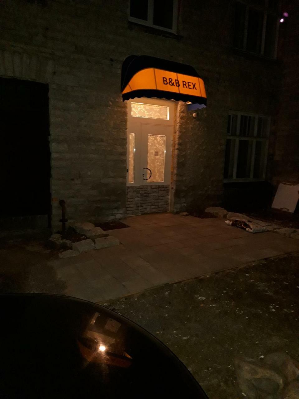 Rex Nakšņošana un brokastis